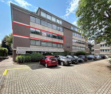 Ruime kantoorruimte / showroom te huur