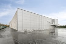 Bedrijfsgebouw te huur in Izegem van ca. 1650 m² met topligging
