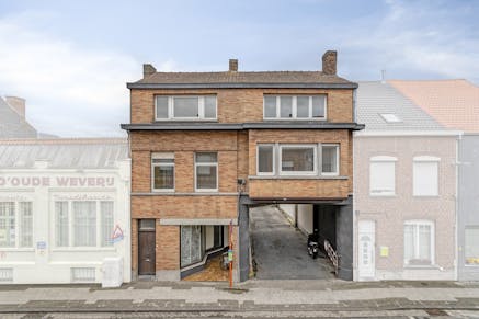 Magazijn met woonst te koop Kortrijk