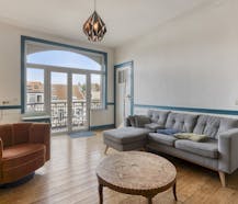 Ruim Art Nouveau appartement (3 slpk) in Molenbeek