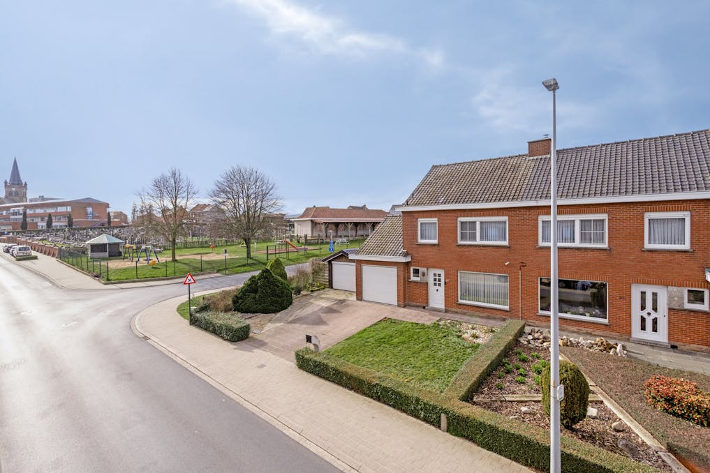 Halfopen huis te koop in Wijtschate met 3 kamers en mooie tuin