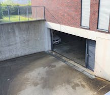Ruime ondergrondse autostaanplaats te huur in Hasselt