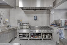 Woning met charmante kroeg en tuinterras te koop!