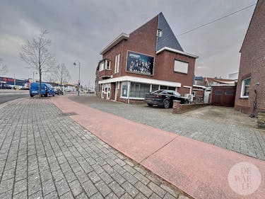 114 m² commercial space in a good location in Maaseik 