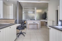 Handelspand met woonst: Ideale belegging te Baron Ruzettelaan