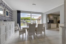 Instapklaar huis met 5 slaapkamers in Assebroek