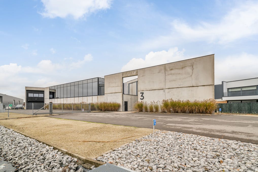 Modern bedrijfsgebouw met zonnepanelen & topconnectiviteit in Genk