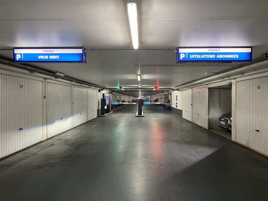 Centraal gelegen garagebox te huur Oostende