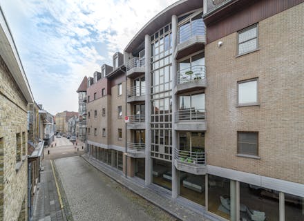 Verzorgd appartement met 2 slaapkamers te koop in Veurne