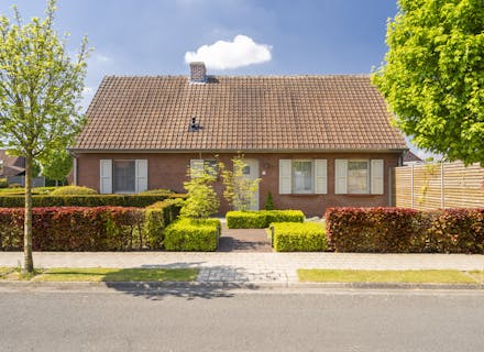 Alleenstaand huis met 4 kamers in rustige wijk te koop in Waregem