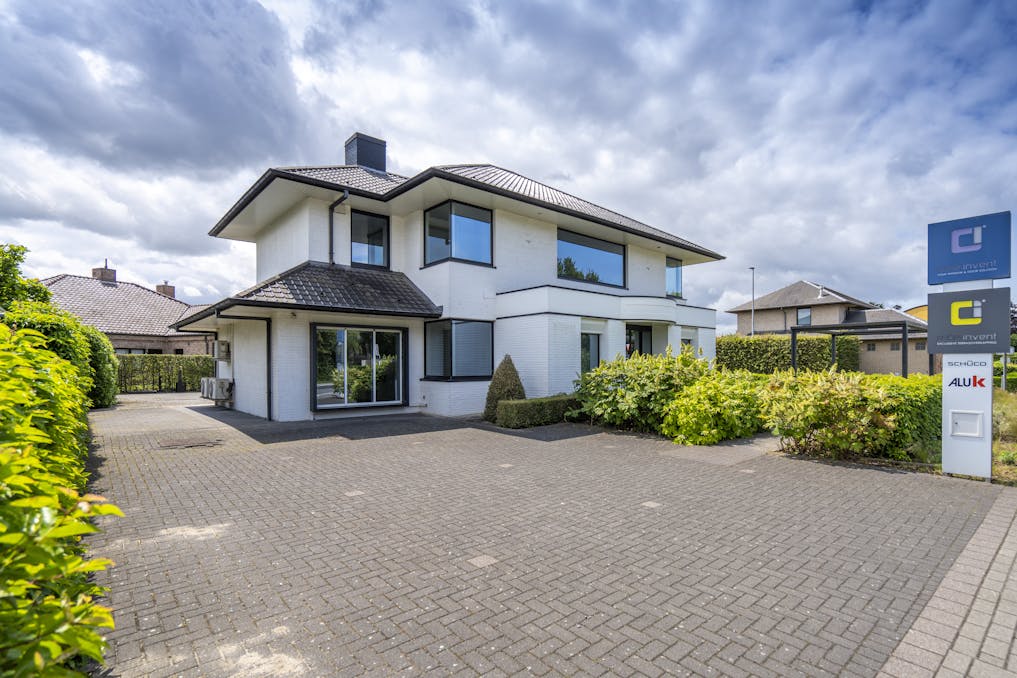 Kantoorgebouw te koop in Gullegem