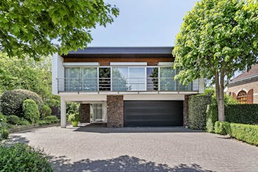 Exclusieve woning op 2.500 m² te koop in Diksmuide