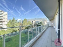 Bright 2-bedroom apartment with garage in Auderghem