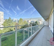 Bright 2-bedroom apartment with garage in Auderghem