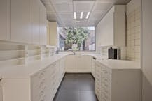 Commercial space with duplex apartment for sale in Evere