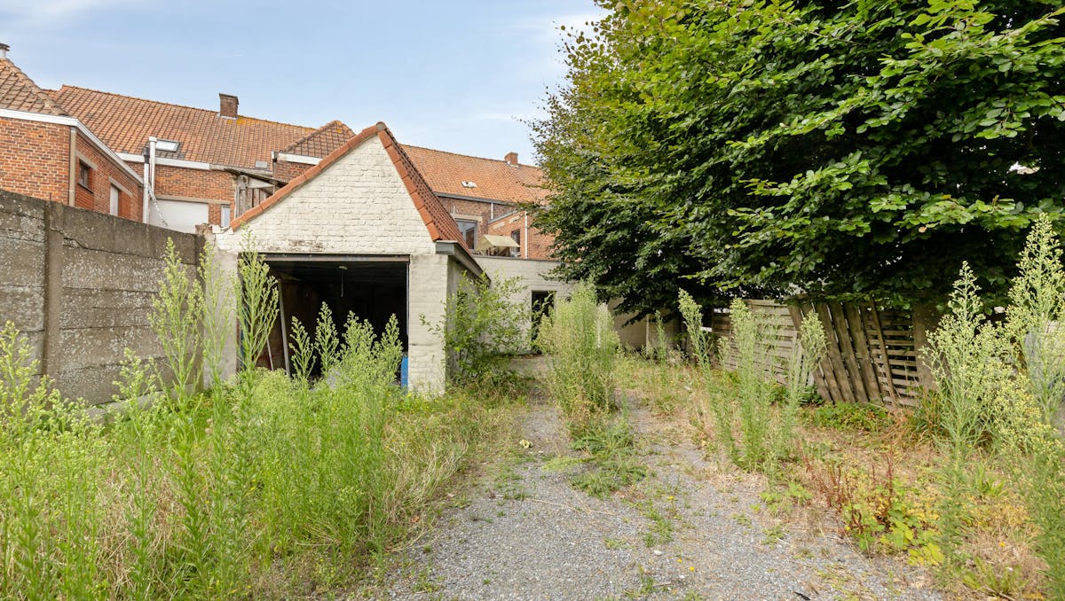 Groot huis te koop nabij centrum Ingelmunster!
