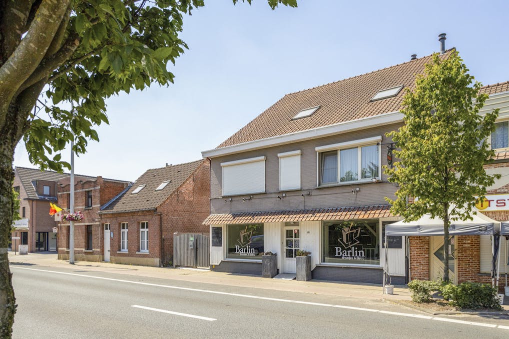 Handelspand met woonst te koop in Gooreind!