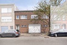 Magazijn met bovenliggend appartement te koop in Wilrijk