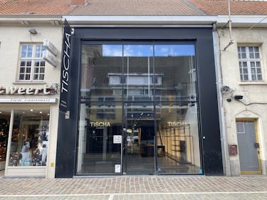 Recent instapklaar handelspand op topligging in Roeselare