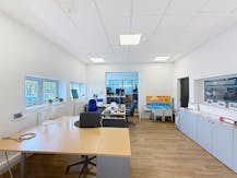 Magazijn (ca. 1920 m²) met optioneel kantoor te huur Evergem