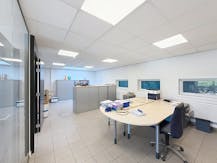 Magazijn (ca. 1920 m²) met optioneel kantoor te huur Evergem