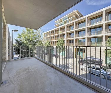 BEN-appartement op de 1ste verdieping met terras te huur op Linkeroever