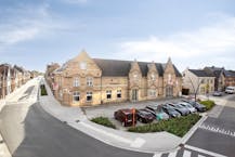 Ruime feestzaal te koop in Ieper