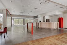 Ruime feestzaal te koop in Ieper