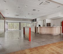 Ruime feestzaal te koop in Ieper