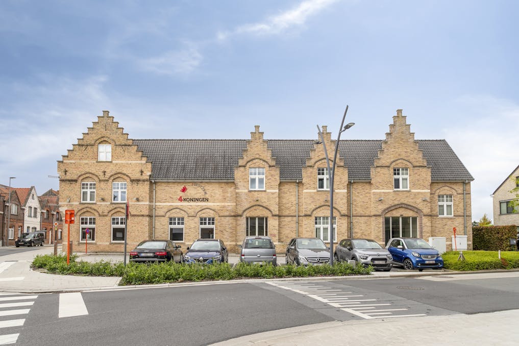 Ruime feestzaal te koop in Ieper