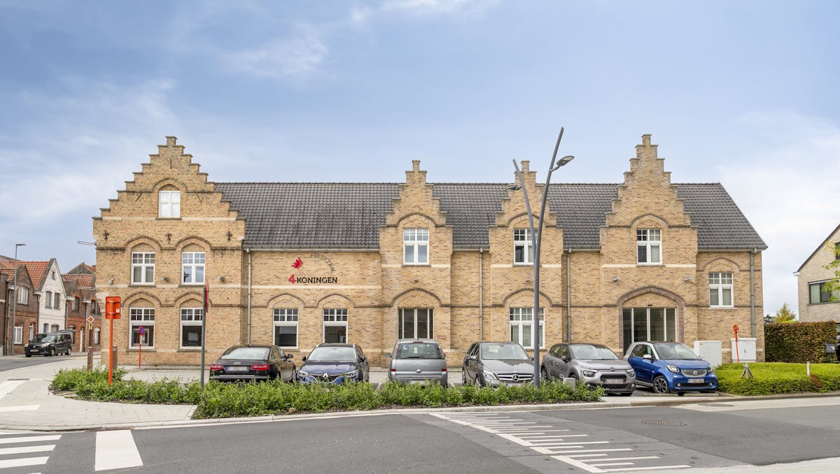 Ruime feestzaal te koop in Ieper