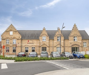 Ruime feestzaal te koop in Ieper