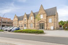 Ruime feestzaal te koop in Ieper