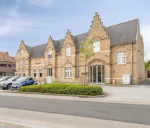 Ruime feestzaal te koop in Ieper