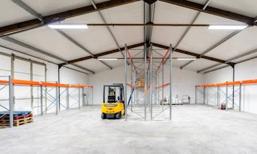 Multifunctioneel handelspand te huur in Opoeteren