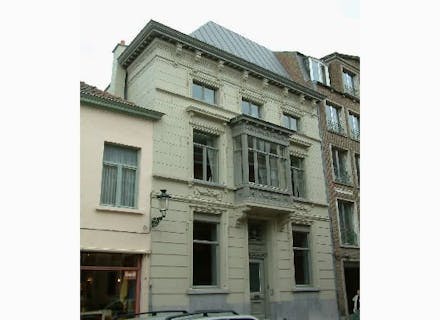 Luxueus GEMEUBELD duplex-appartement met 1slaapkamer in het centrum van Brugge.