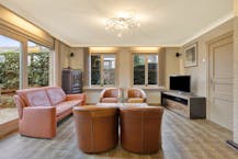 Mooie villa met schitterende tuin in residentiële woonwijk