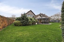 Mooie villa met schitterende tuin in residentiële woonwijk