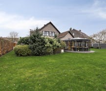 Mooie villa met schitterende tuin in residentiële woonwijk