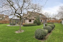Mooie villa met schitterende tuin in residentiële woonwijk