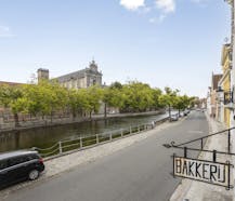 Unieke kans aan de Langerei in Brugge: 2 te renoveren stadshuizen