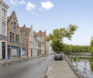 Unieke kans aan de Langerei in Brugge: 2 te renoveren stadshuizen