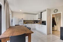 Moderne duplex met 2 slaapkamers omringd door groen in Laken