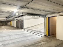 Garage box for sale on Hendrikaplein.