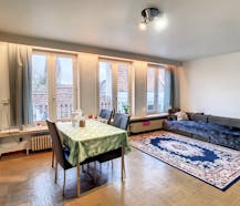 Building te koop met 3 appartementen en 10 garageboxen in het hart van Brugge