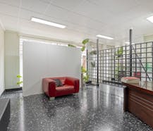 Uniek handelshuis met ruime garage in het hartje Borgloon