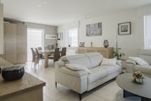 Ruime villa met 6 kamers te koop in Sint-Eloois-Vijve