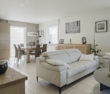 Ruime villa met 6 kamers te koop in Sint-Eloois-Vijve