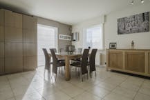 Ruime villa met 6 kamers te koop in Sint-Eloois-Vijve