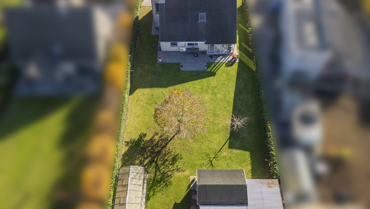 Ruime villa met 6 kamers te koop in Sint-Eloois-Vijve